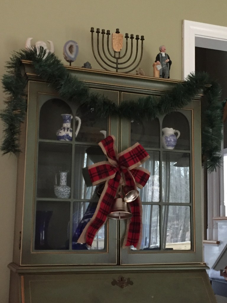 Secretary with garland and bow